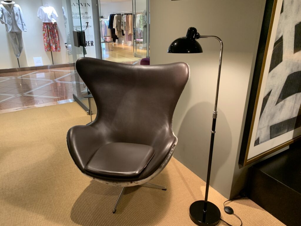 【新社屋】家具、悩む…