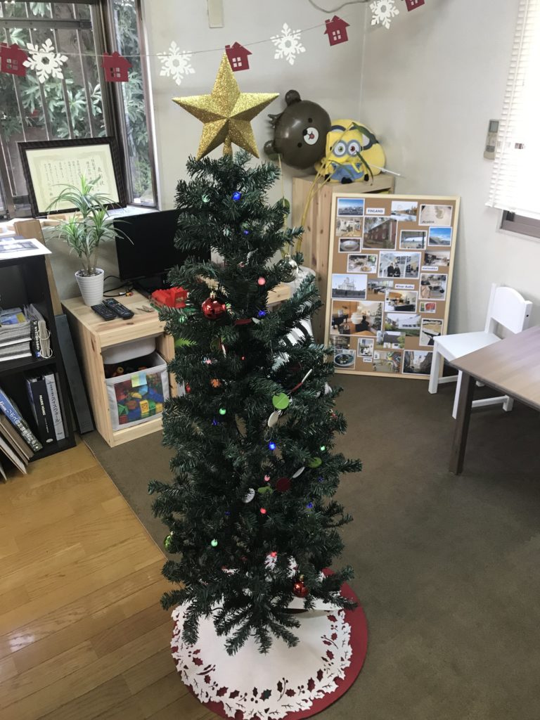 事務所がクリスマス仕様になりました