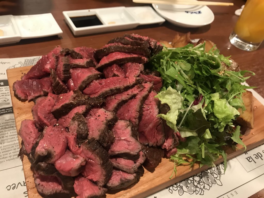 お肉を食べてきました。。