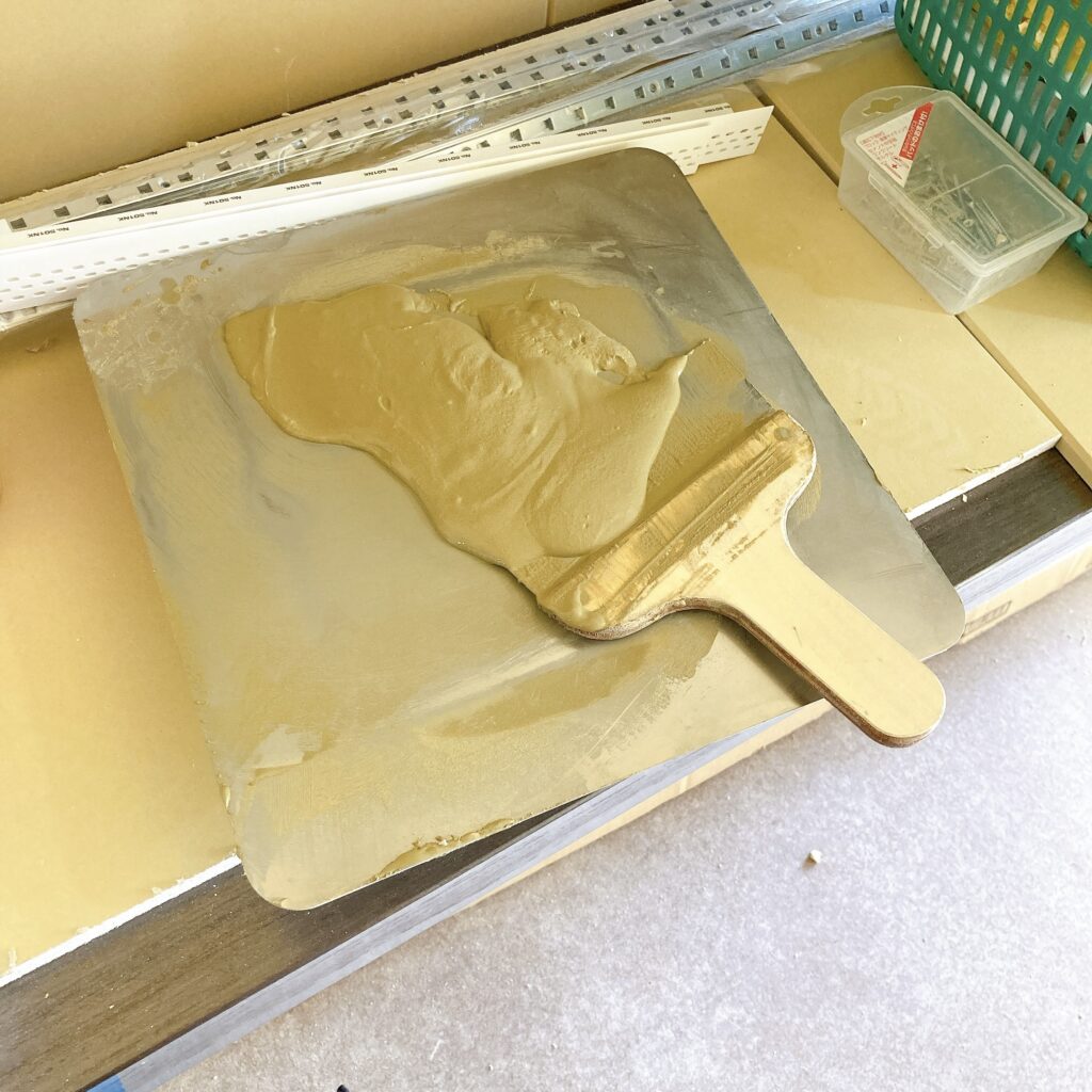 クロス施工　パテかい