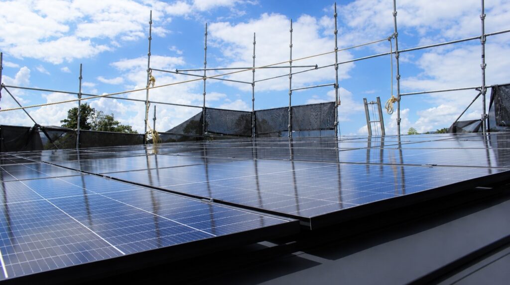 太陽光パネルの設置工事｜太陽光発電のメリットとは？